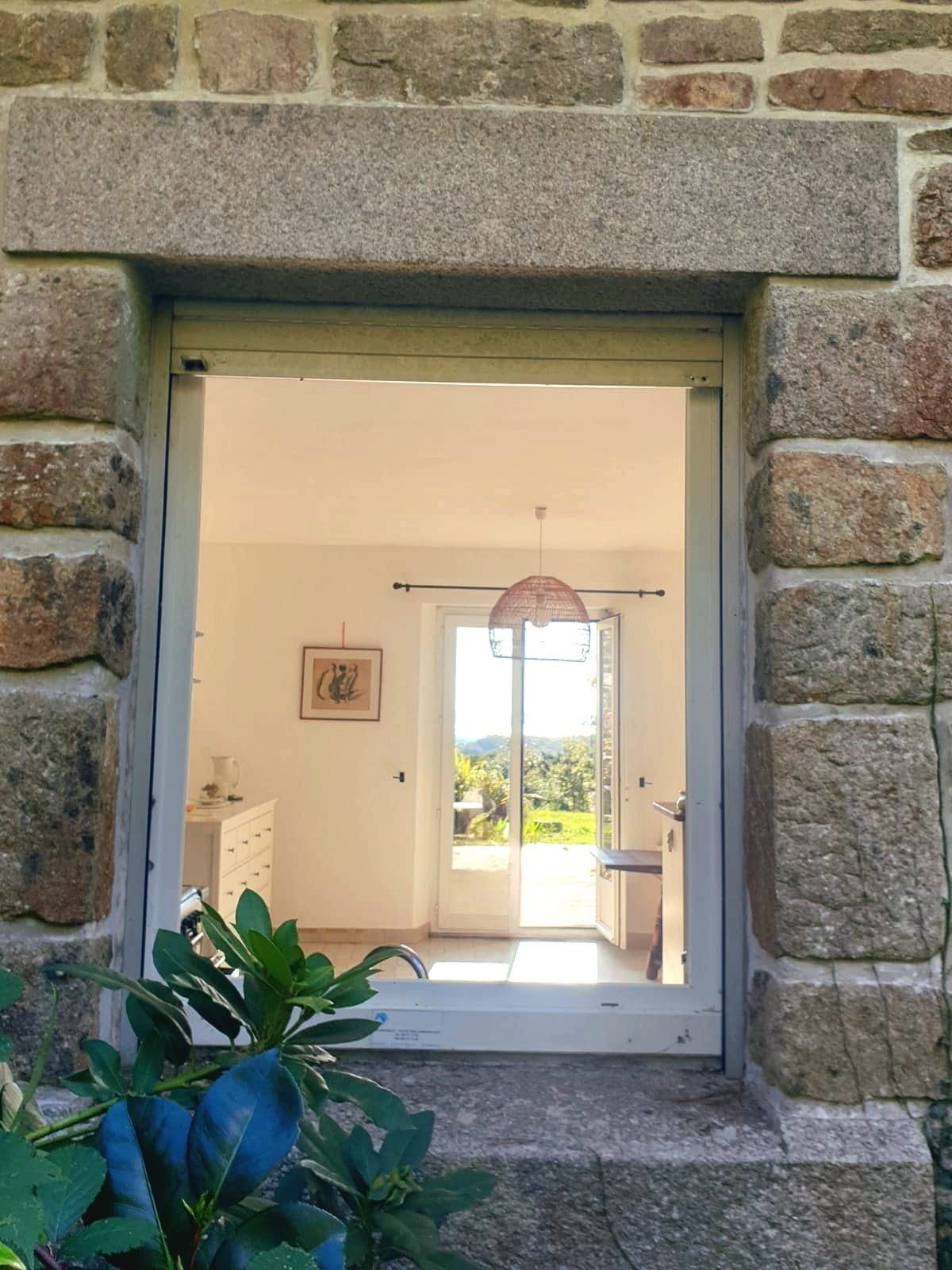 house 6 Rooms for sale on PLOMODIERN (29550)