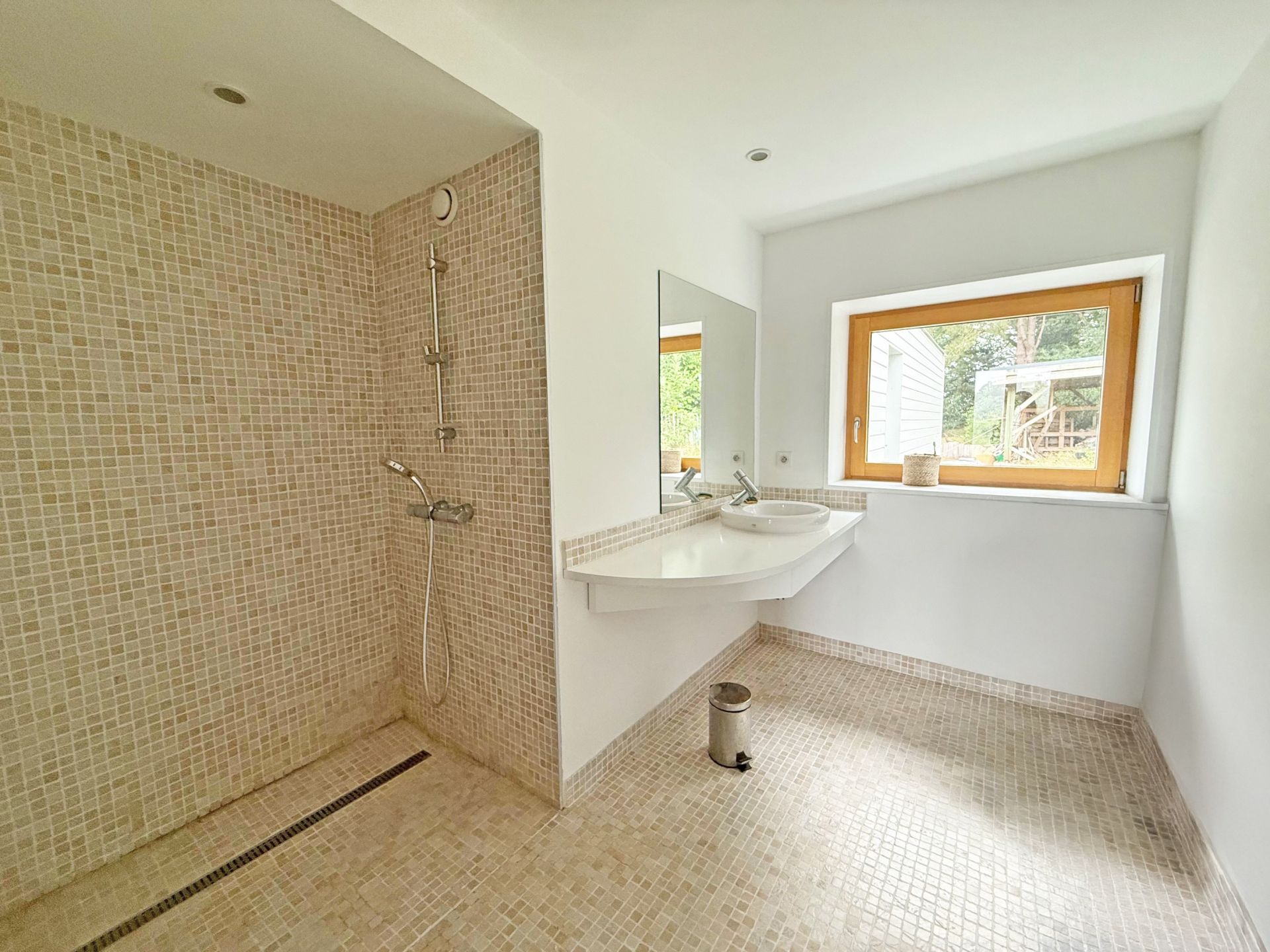 house 6 Rooms for sale on QUIMPER (29000)