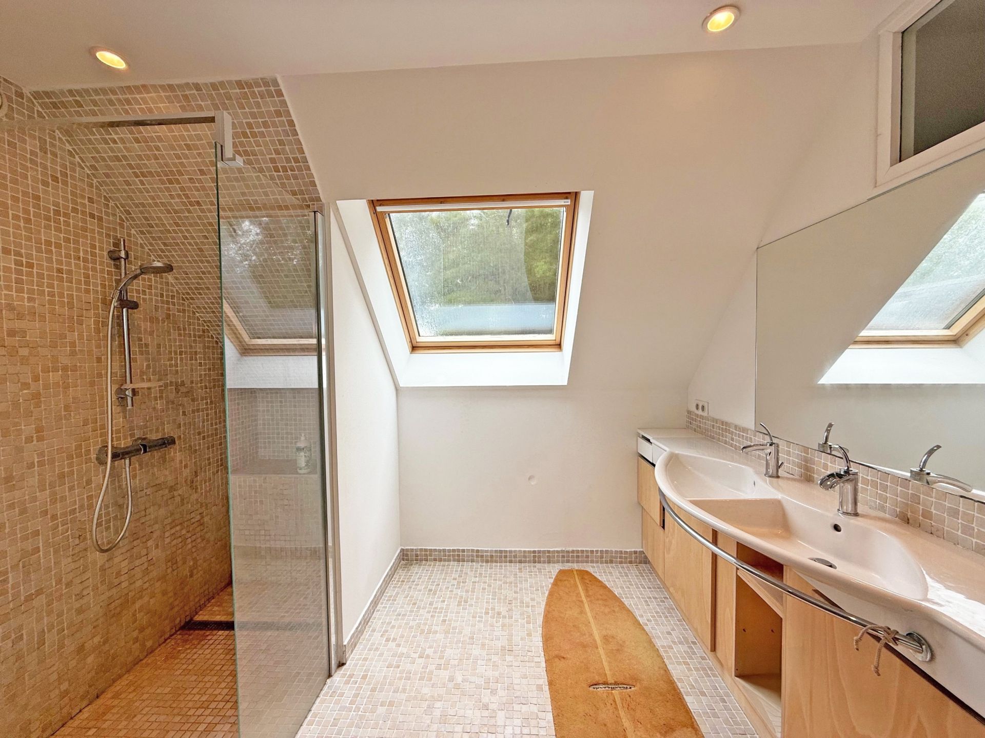 house 6 Rooms for sale on QUIMPER (29000)