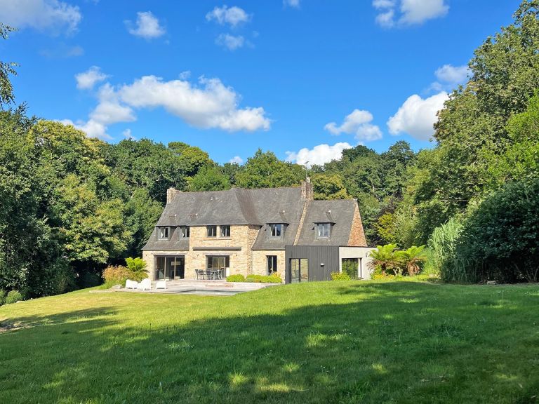 house 10 Rooms for sale on PLOUGASTEL DAOULAS (29470)