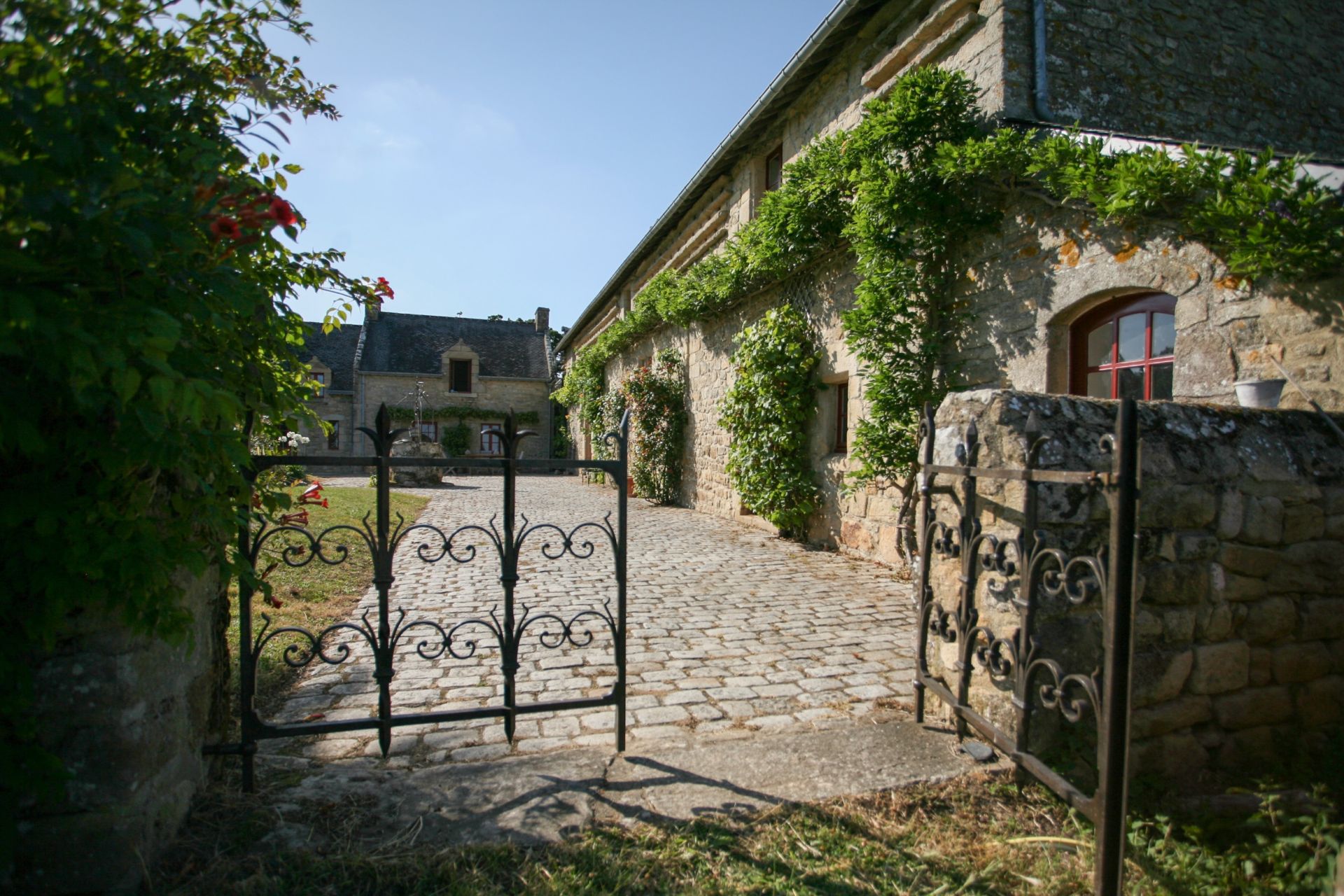 manor house 23 Rooms for seasonal rent on ARRADON (56610)