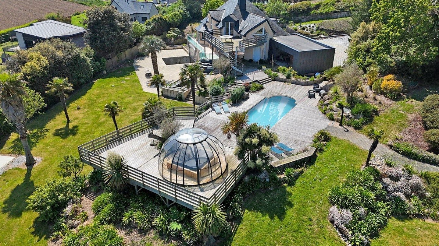villa 5 Rooms for sale on LOGUIVY DE LA MER (22620)