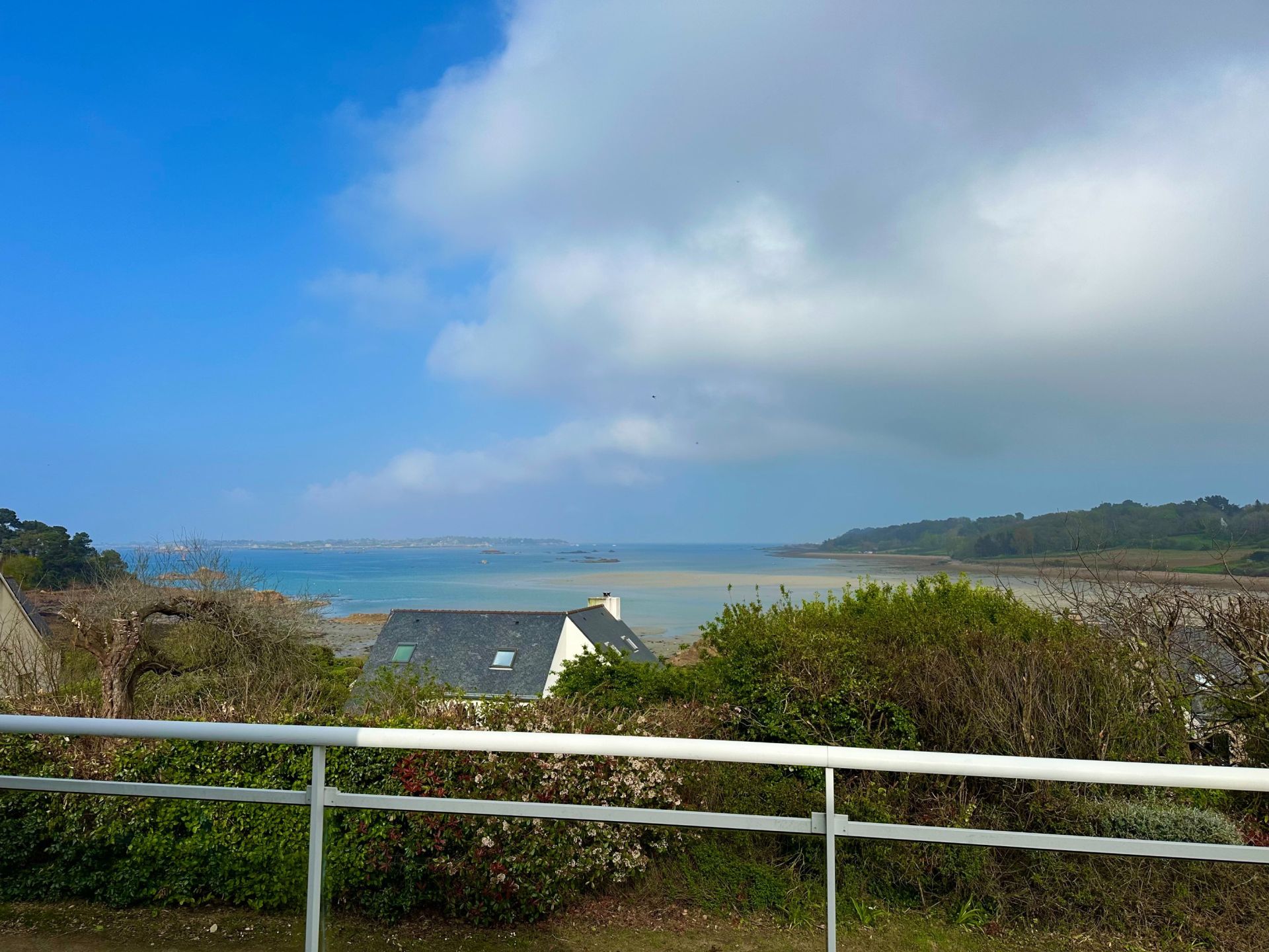 architect's house 6 Rooms for sale on LOGUIVY DE LA MER (22620)