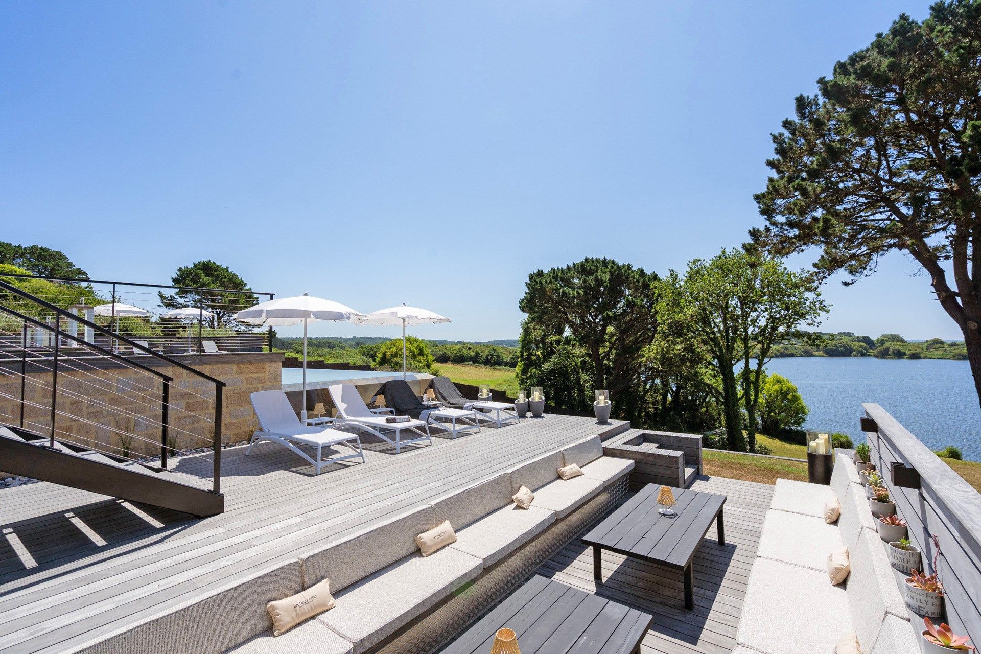 villa 11 Rooms for seasonal rent on GUIDEL (56520)