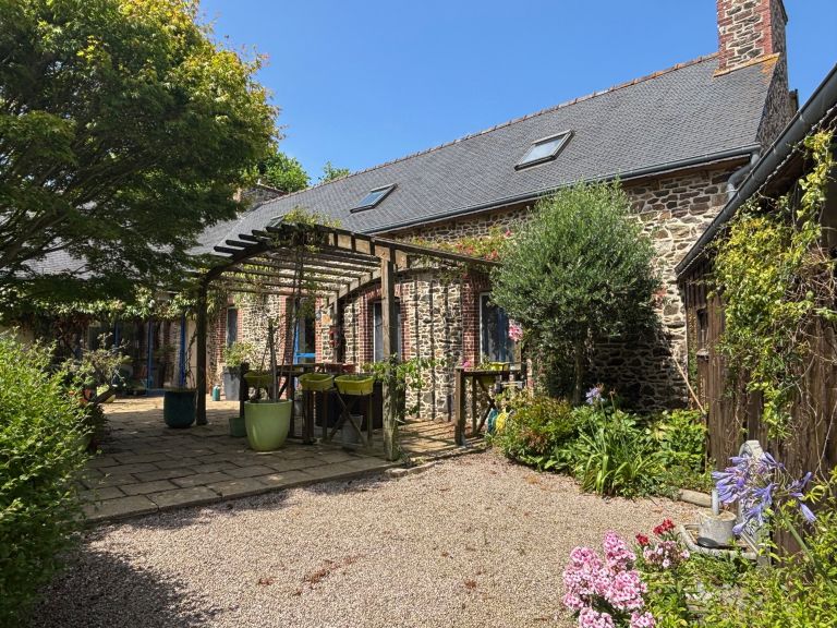 house 5 Rooms for sale on QUEMPER GUEZENNEC (22260)