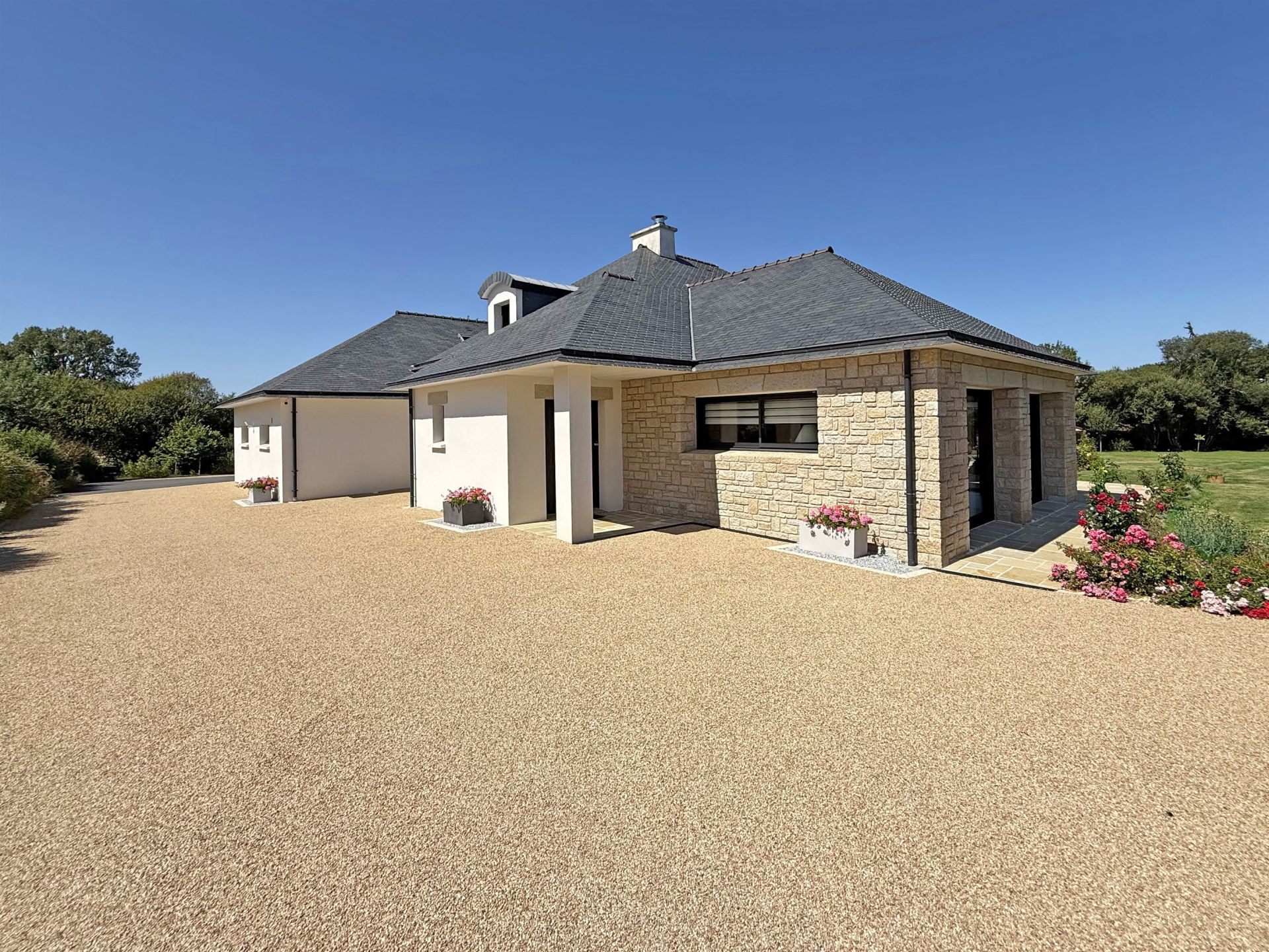 house 7 Rooms for sale on NEVEZ (29920)