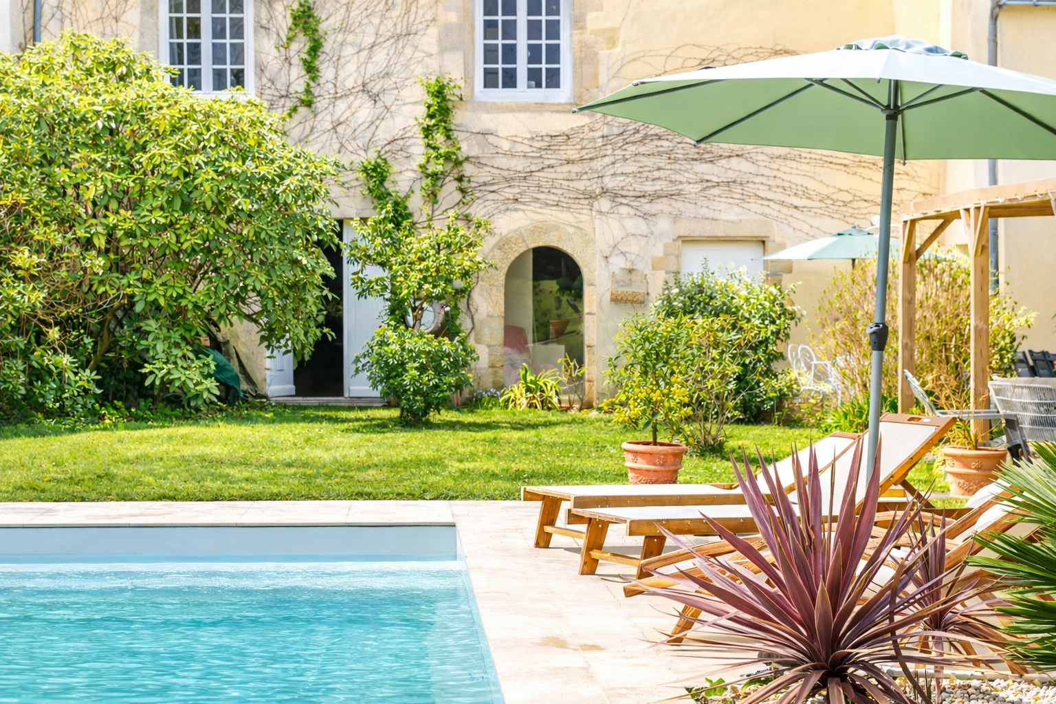 house 8 Rooms for sale on MISSILLAC (44780)