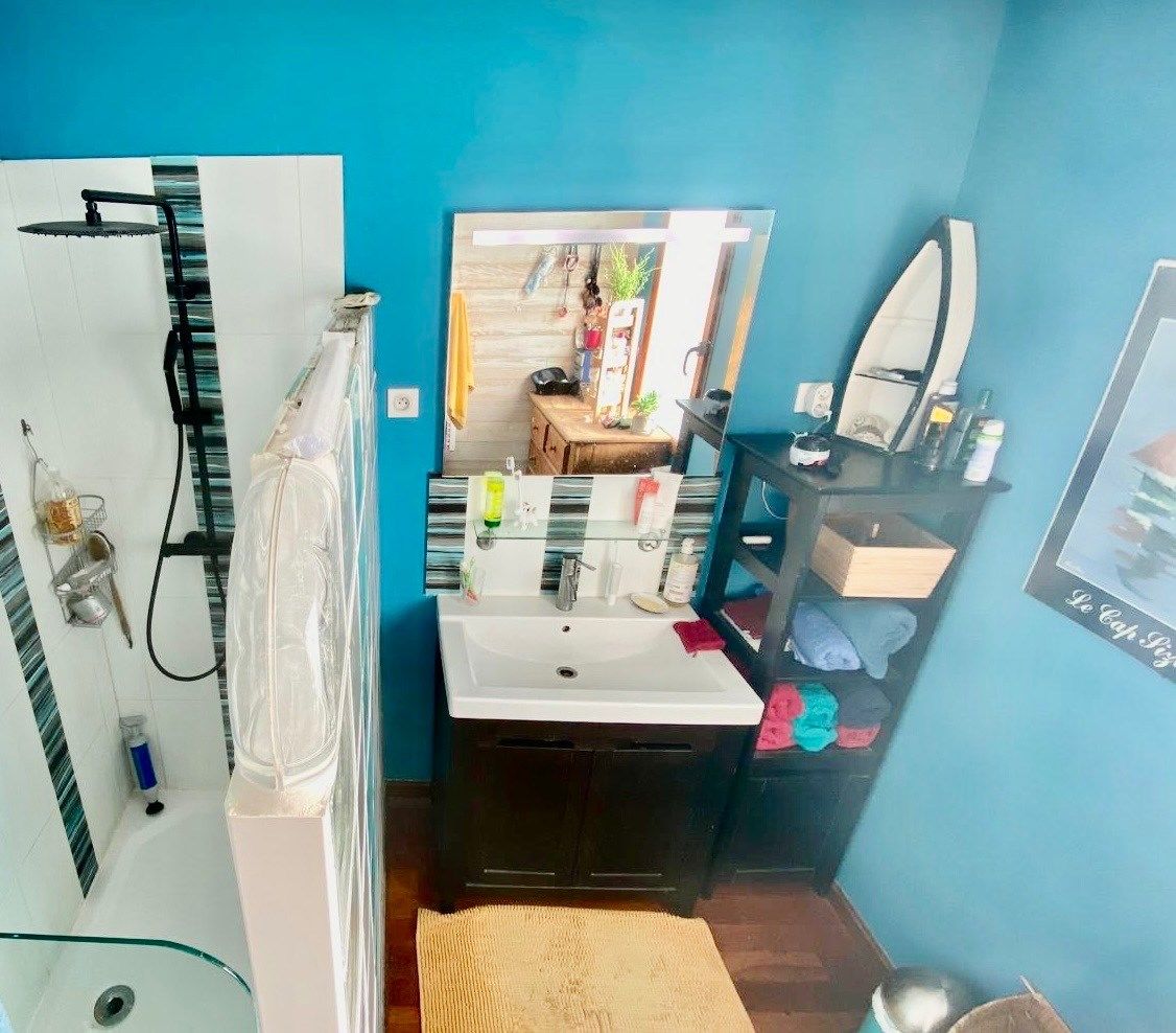 house 7 Rooms for sale on PLOUHINEC (29780)