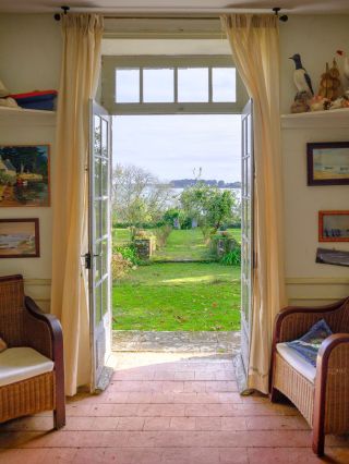 house 6 Rooms for sale on SARZEAU (56370)