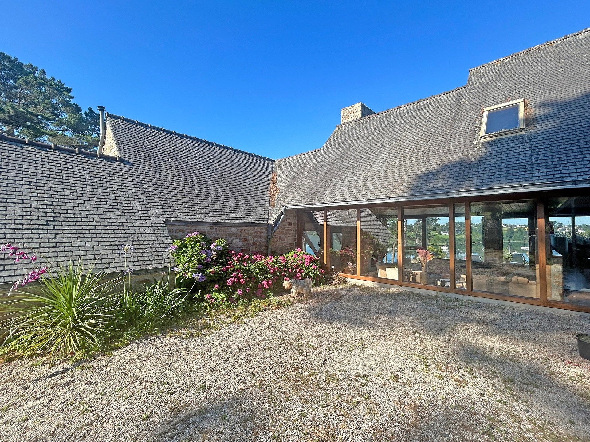 house 10 Rooms for sale on LANNILIS (29870)