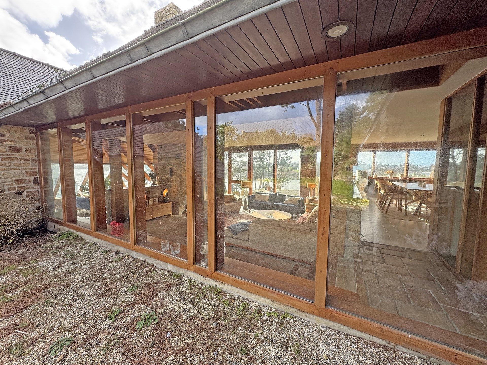 house 10 Rooms for sale on LANNILIS (29870)