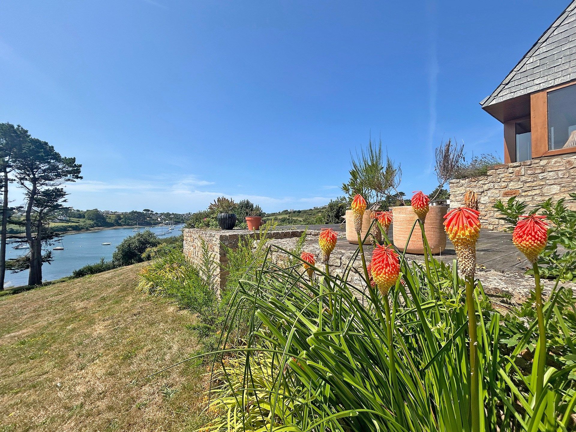 house 10 Rooms for sale on LANNILIS (29870)