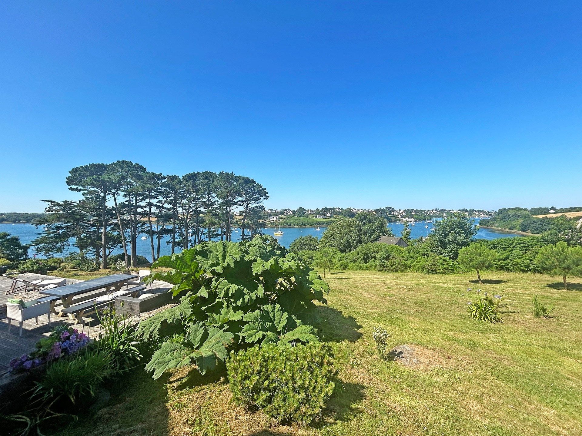 house 10 Rooms for sale on LANNILIS (29870)