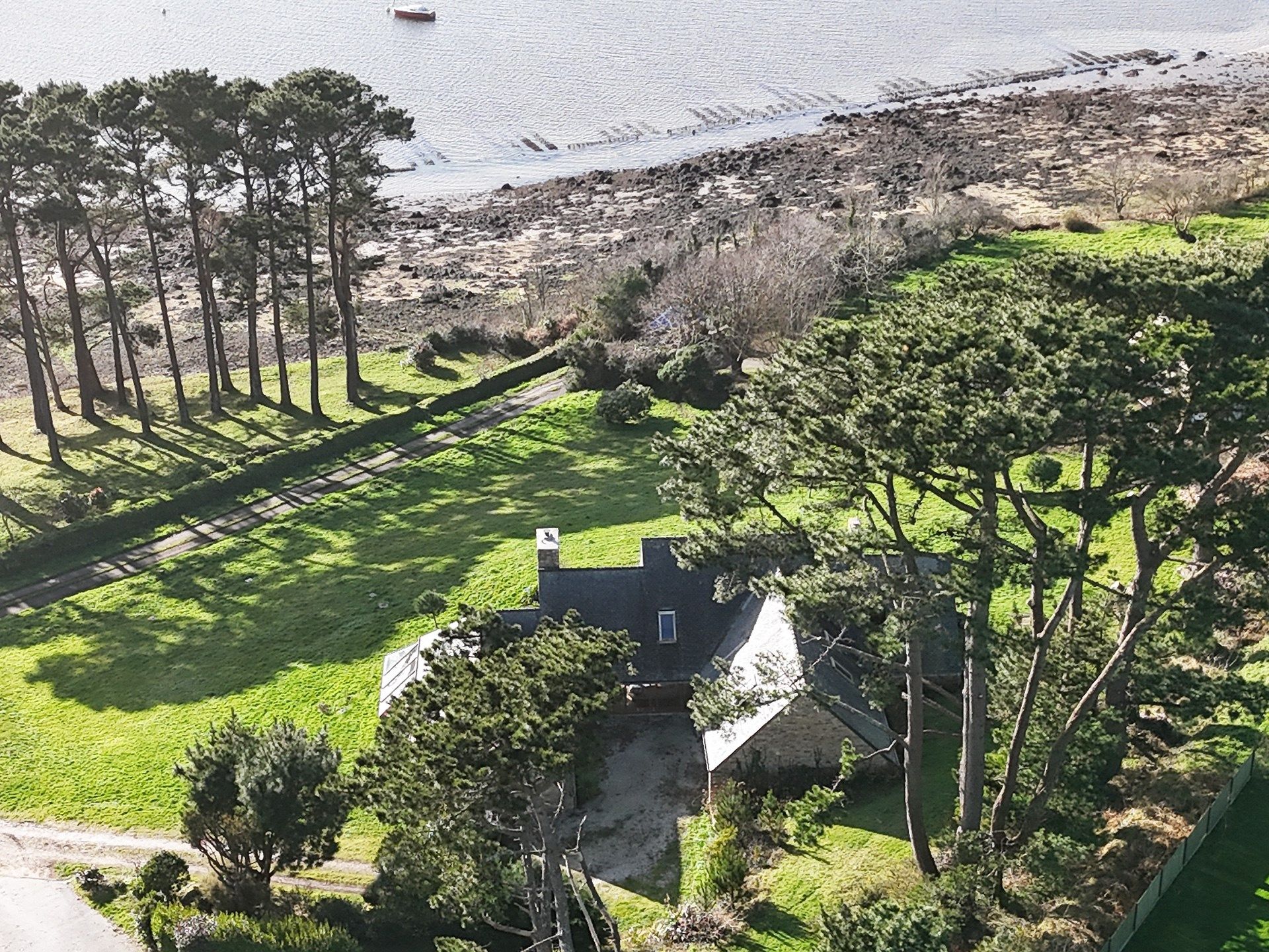 house 10 Rooms for sale on LANNILIS (29870)