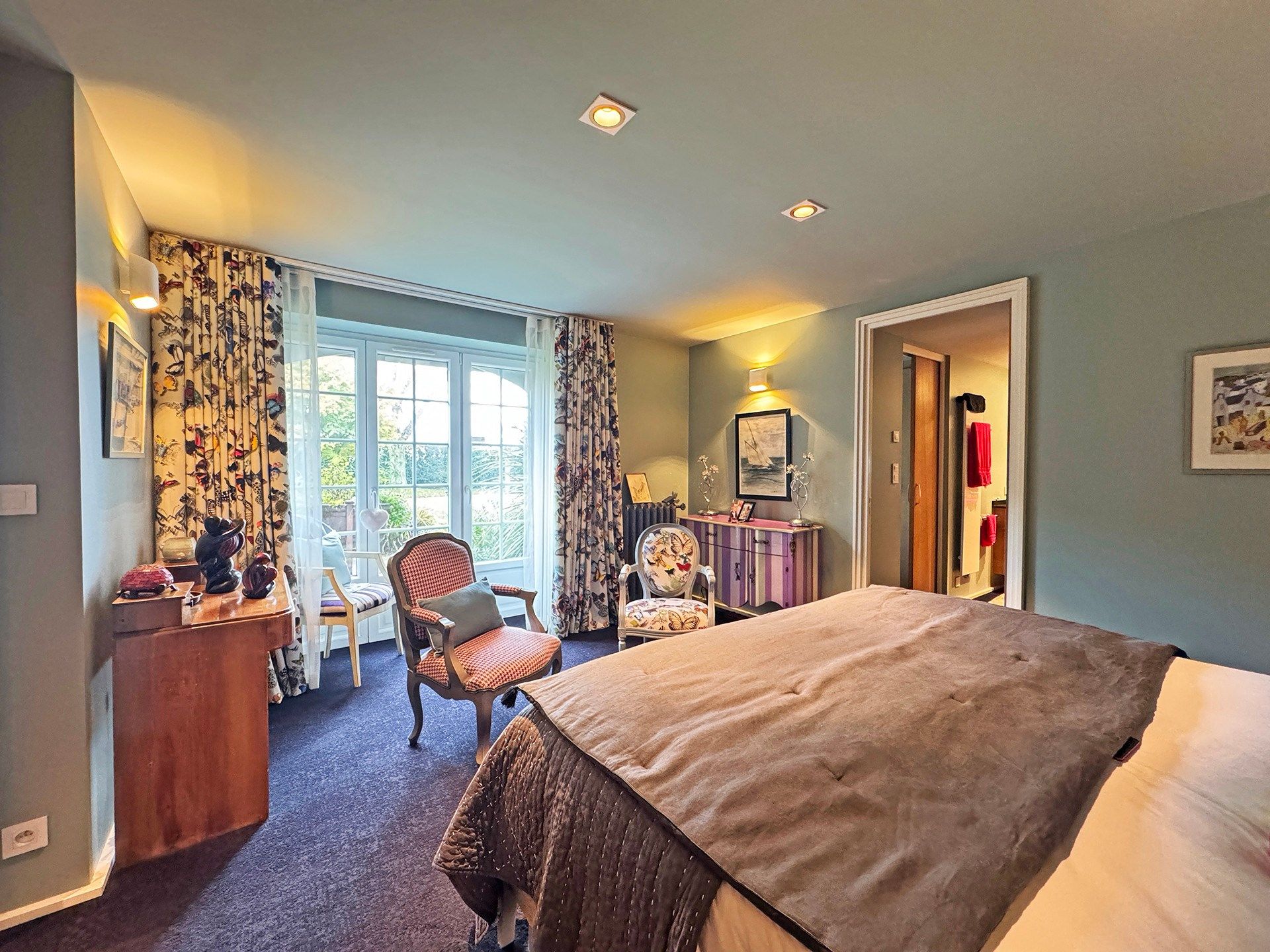 house 7 Rooms for sale on QUIMPER (29000)