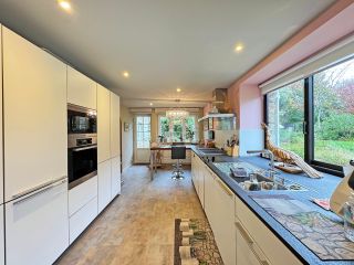 house 7 Rooms for sale on QUIMPER (29000)