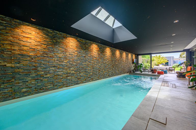 villa 8 Rooms for seasonal rent on ST MARC SUR MER (44600)