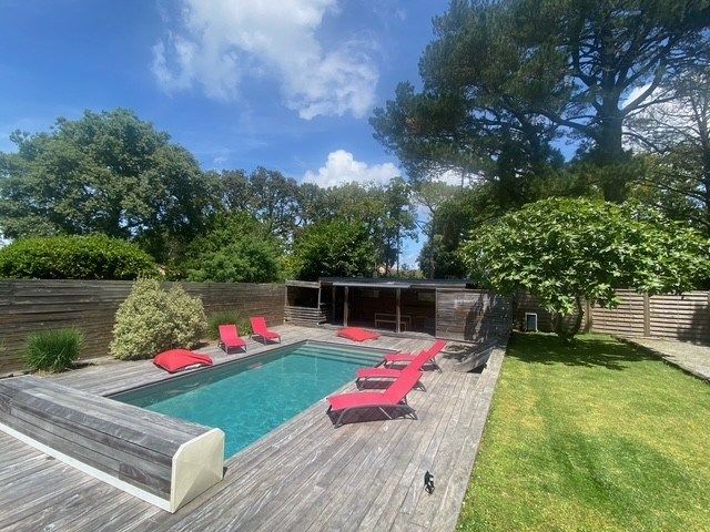 house 8 Rooms for seasonal rent on PORNICHET (44380)