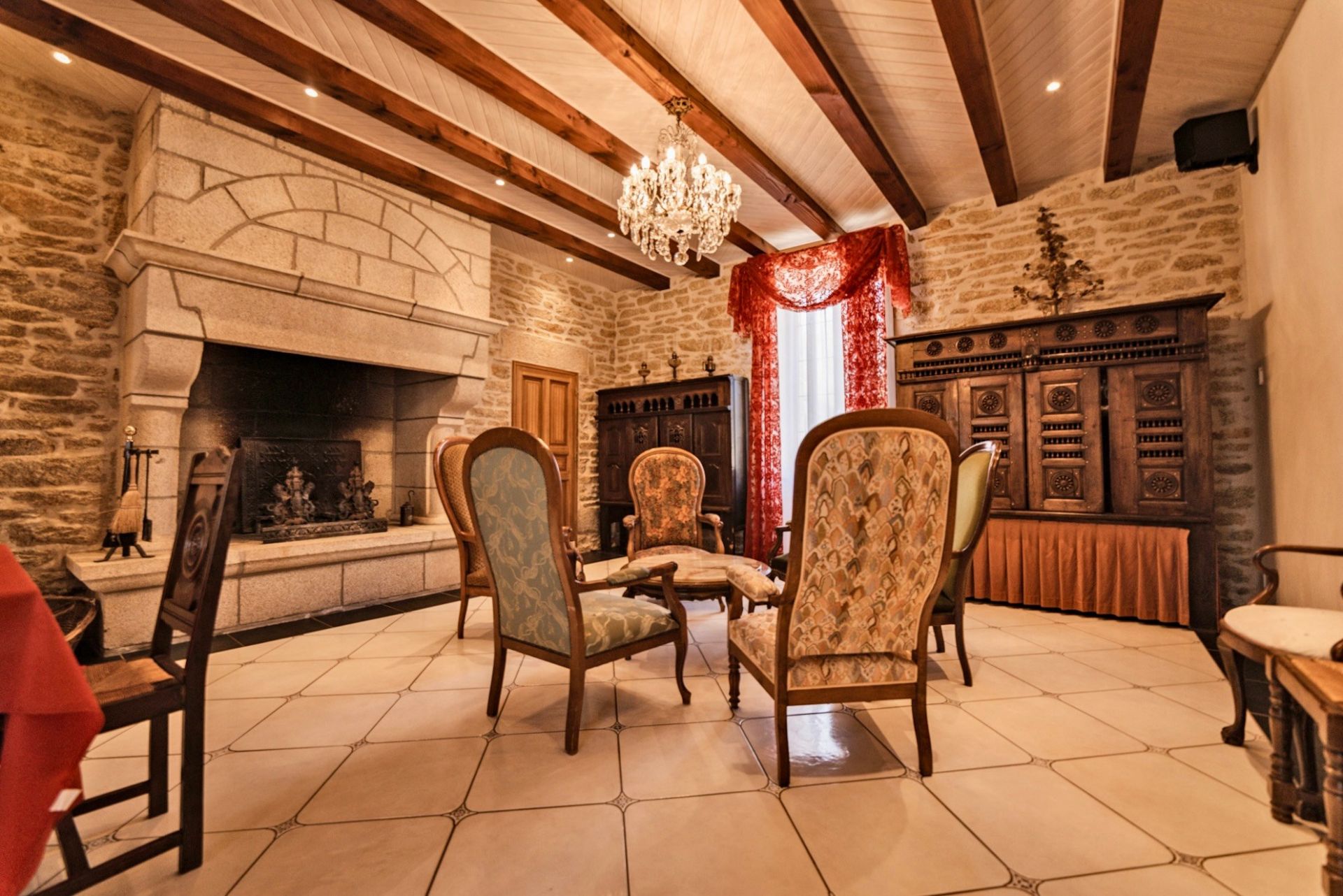 maison 17 Pièces en vente sur PLOMEUR (29120)