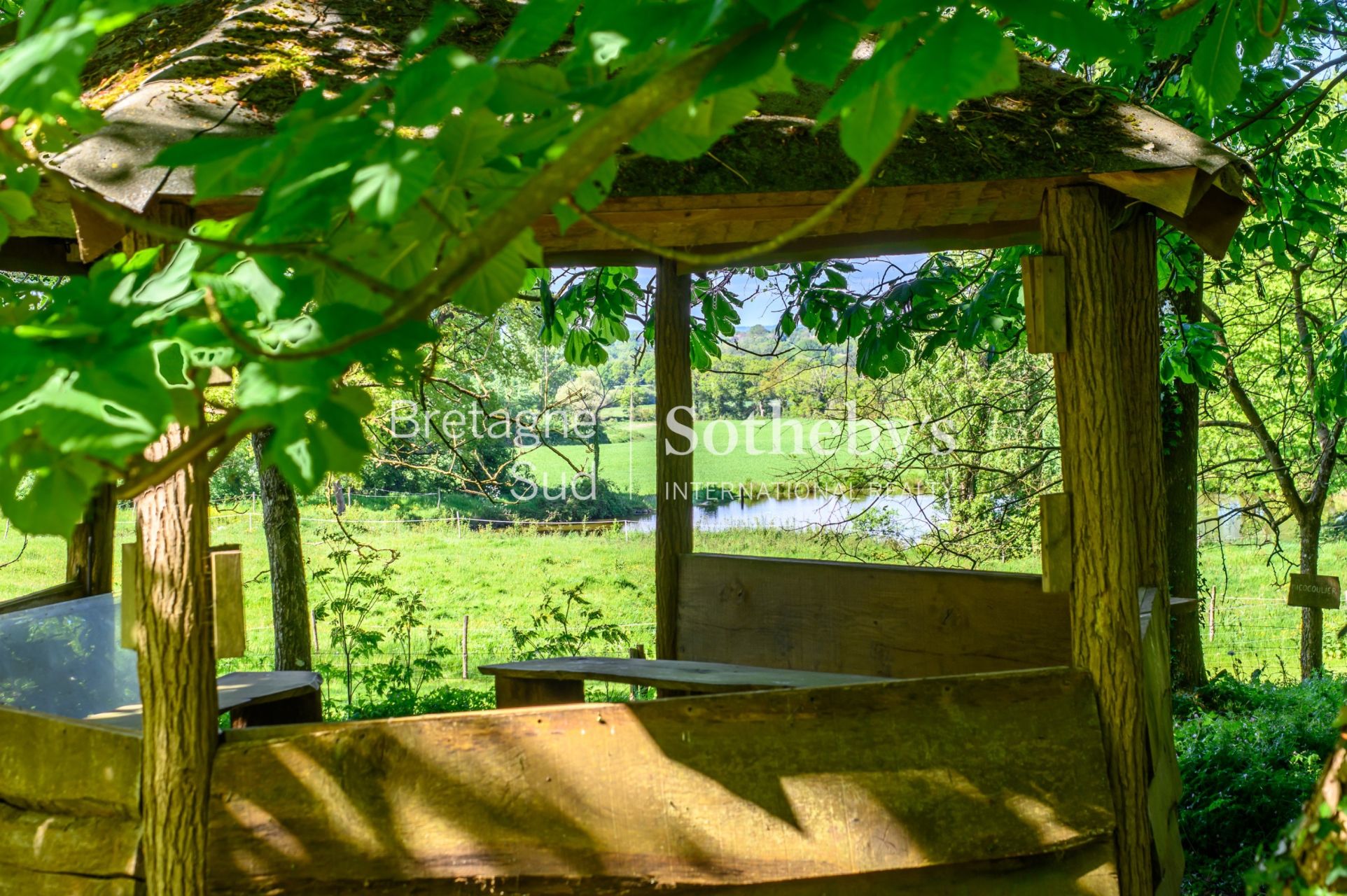 propriété 18 Pièces en vente sur ST VIAUD (44320)