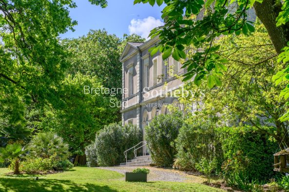 Vente Propriété Saint-Viaud 18&nbsp;Pièces 550&nbsp;m²