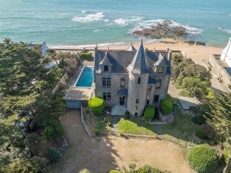 propriété 9 Pièces en vente sur BATZ SUR MER (44740)