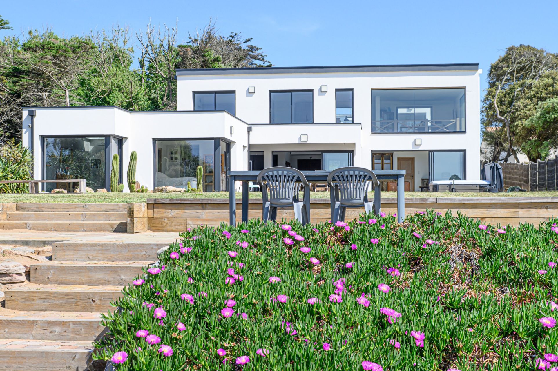 villa 8 Rooms for sale on PORNIC (44210)