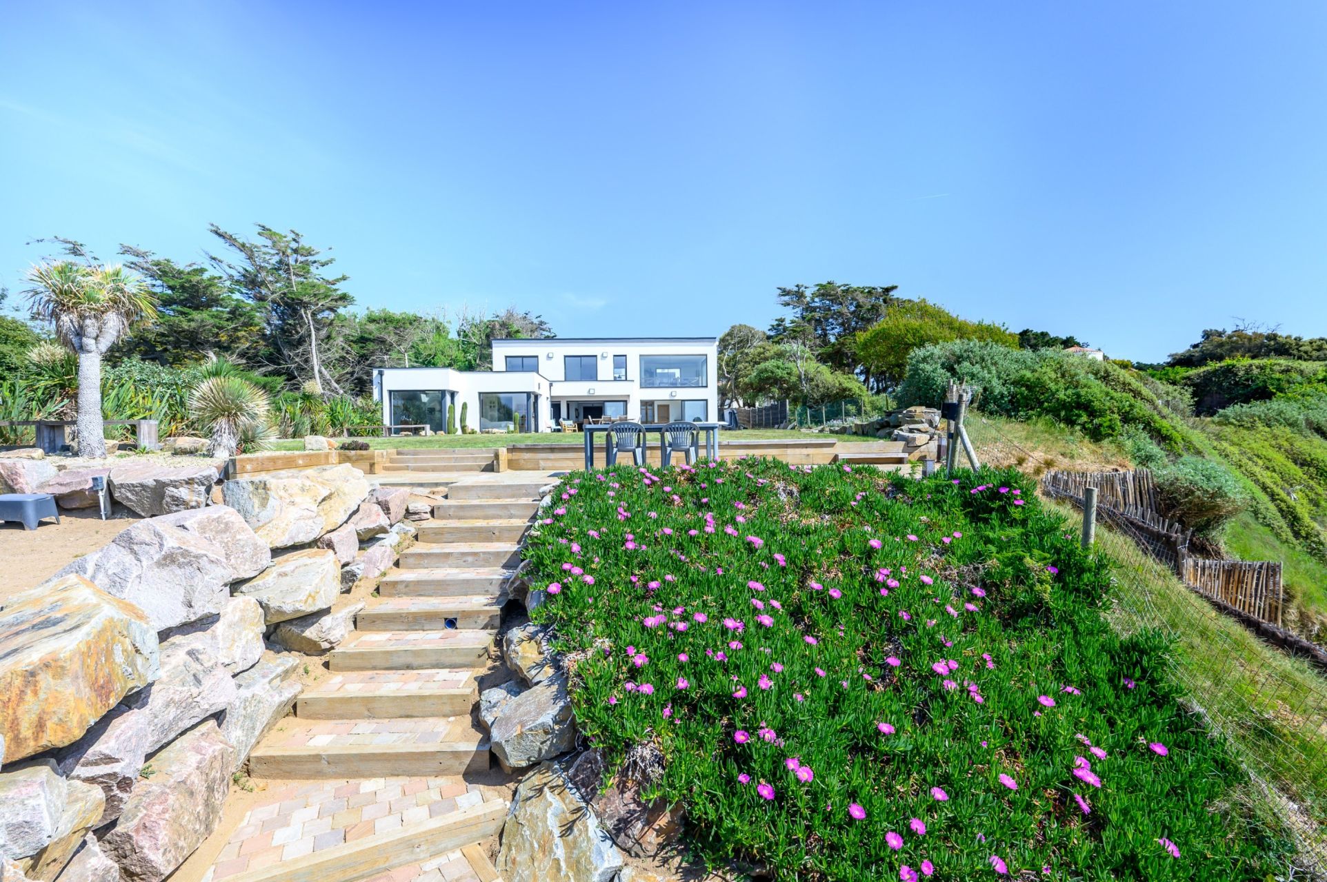 villa 8 Rooms for sale on PORNIC (44210)