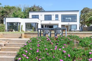 villa 8 Rooms for sale on PORNIC (44210)