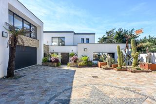 villa 8 Rooms for sale on PORNIC (44210)