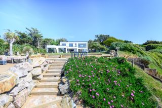 villa 8 Rooms for sale on PORNIC (44210)
