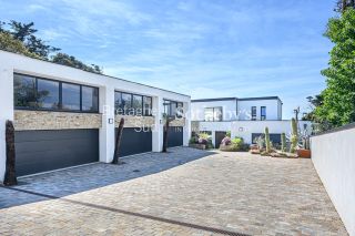 villa 8 Rooms for sale on PORNIC (44210)