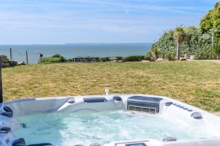 villa 8 Rooms for sale on PORNIC (44210)