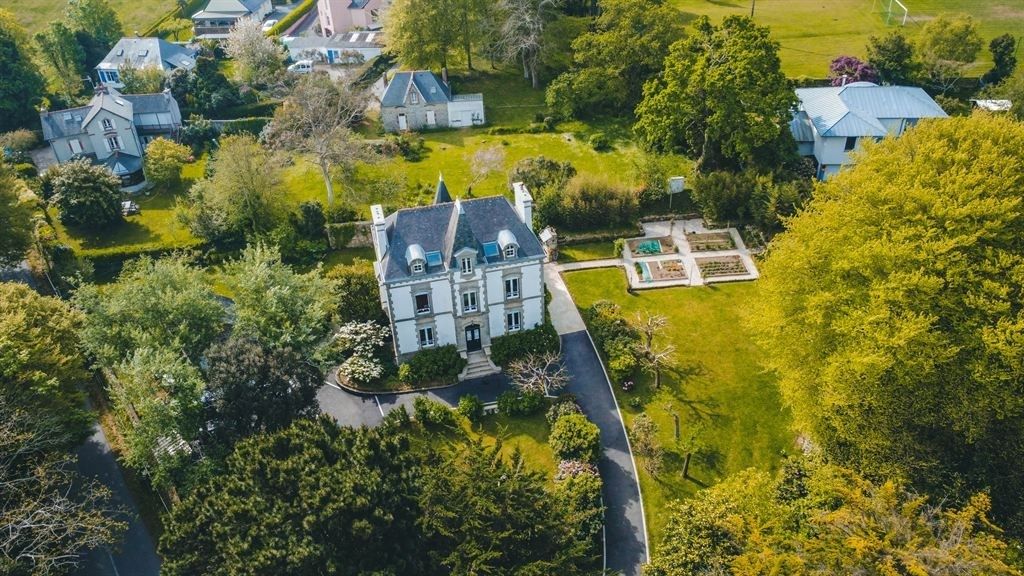 maison 10 Pièces en vente sur DOUARNENEZ (29100)