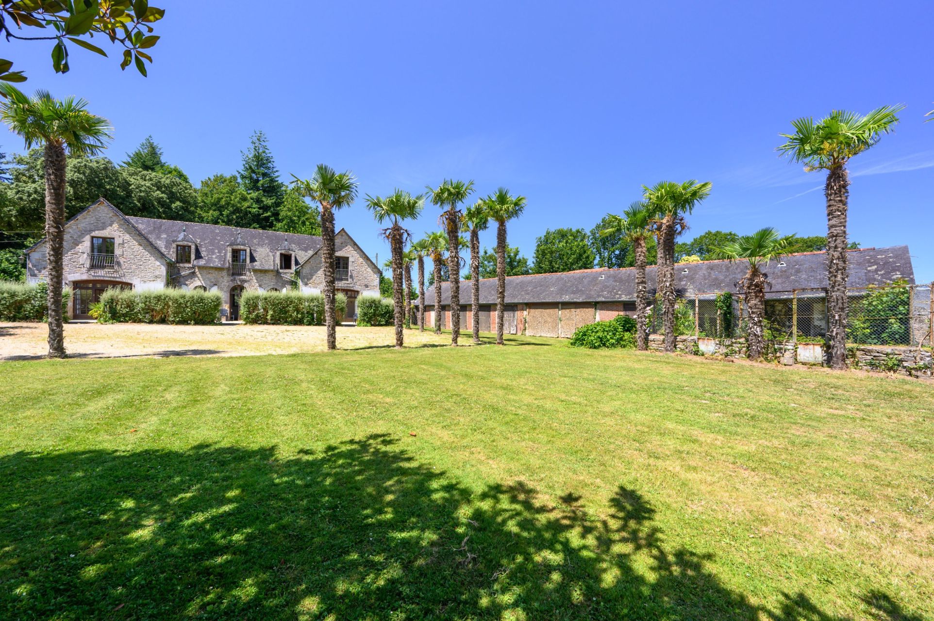 castle 15 Rooms for sale on PLOMELIN (29700)