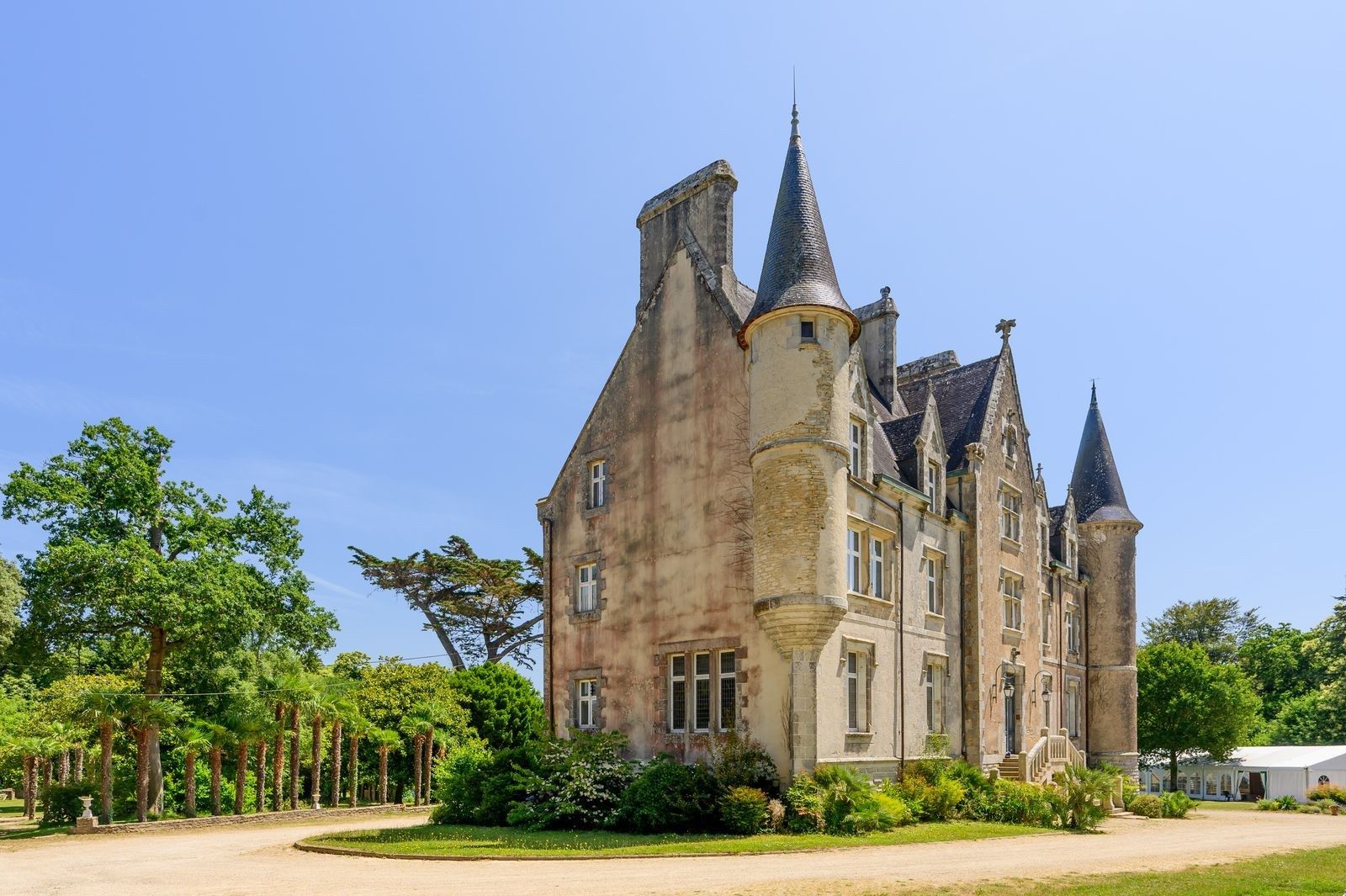 castle 15 Rooms for sale on PLOMELIN (29700)