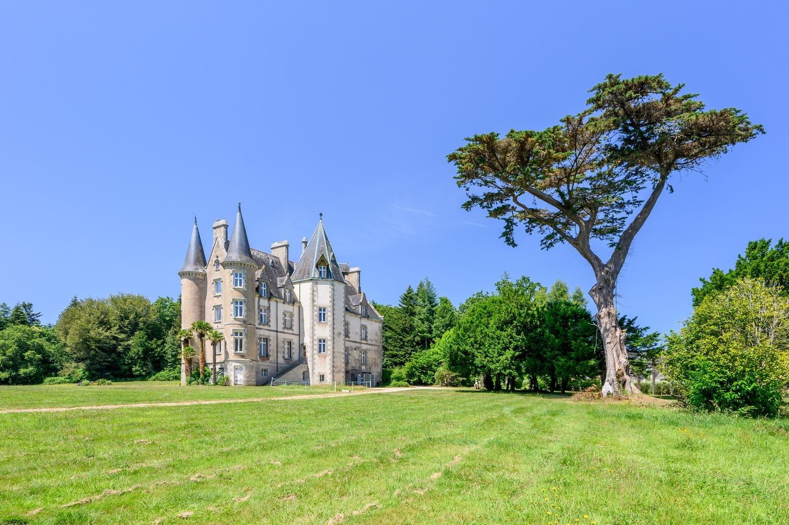castle 15 Rooms for sale on PLOMELIN (29700)