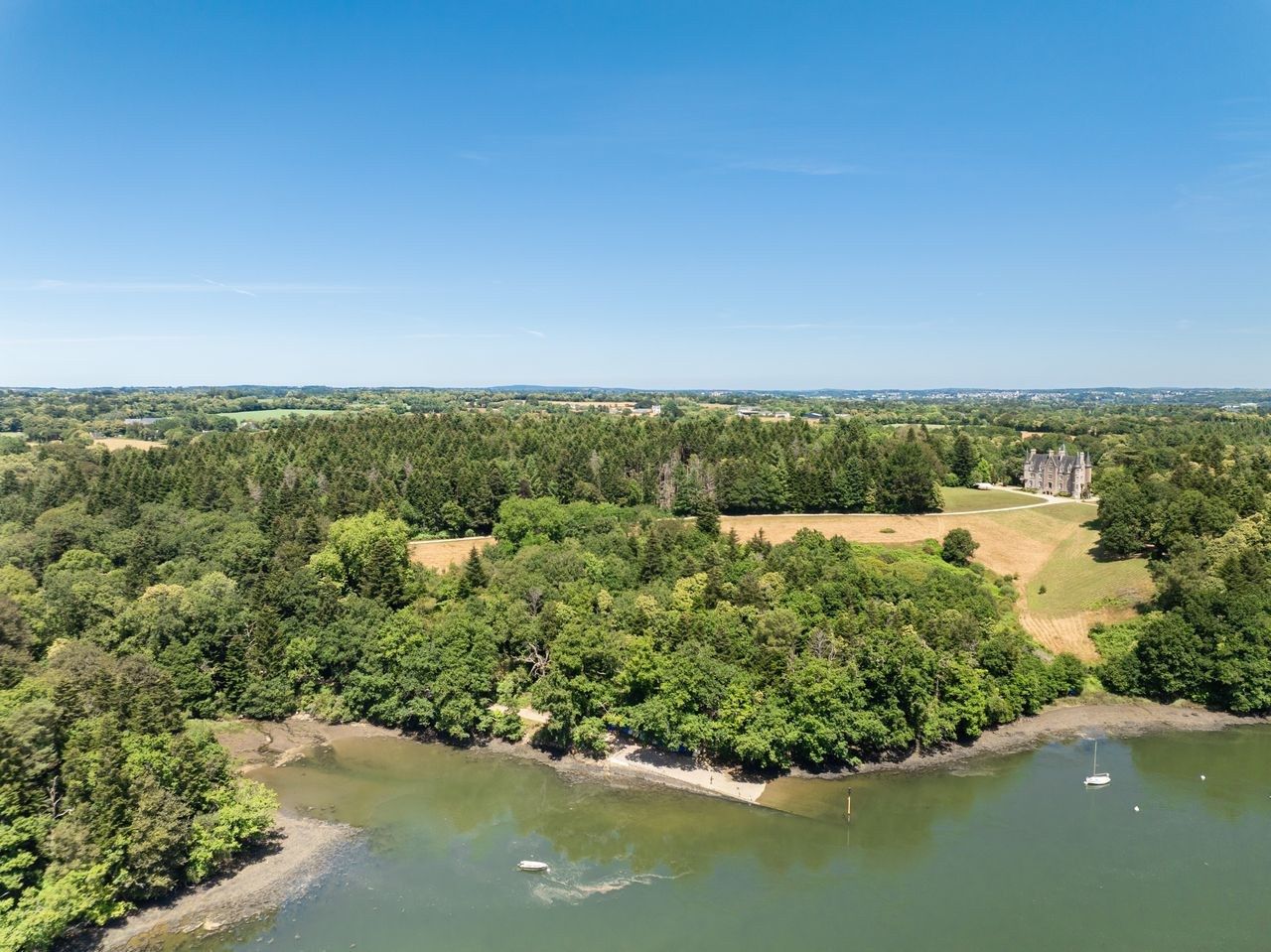 castle 15 Rooms for sale on PLOMELIN (29700)