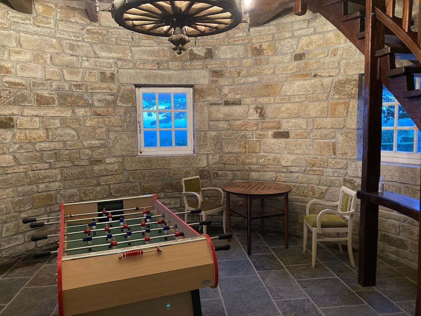 manoir 12 Pièces en vente sur POULDREUZIC (29710)
