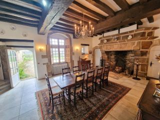 manoir 12 Pièces en vente sur PLOUGRESCANT (22820)