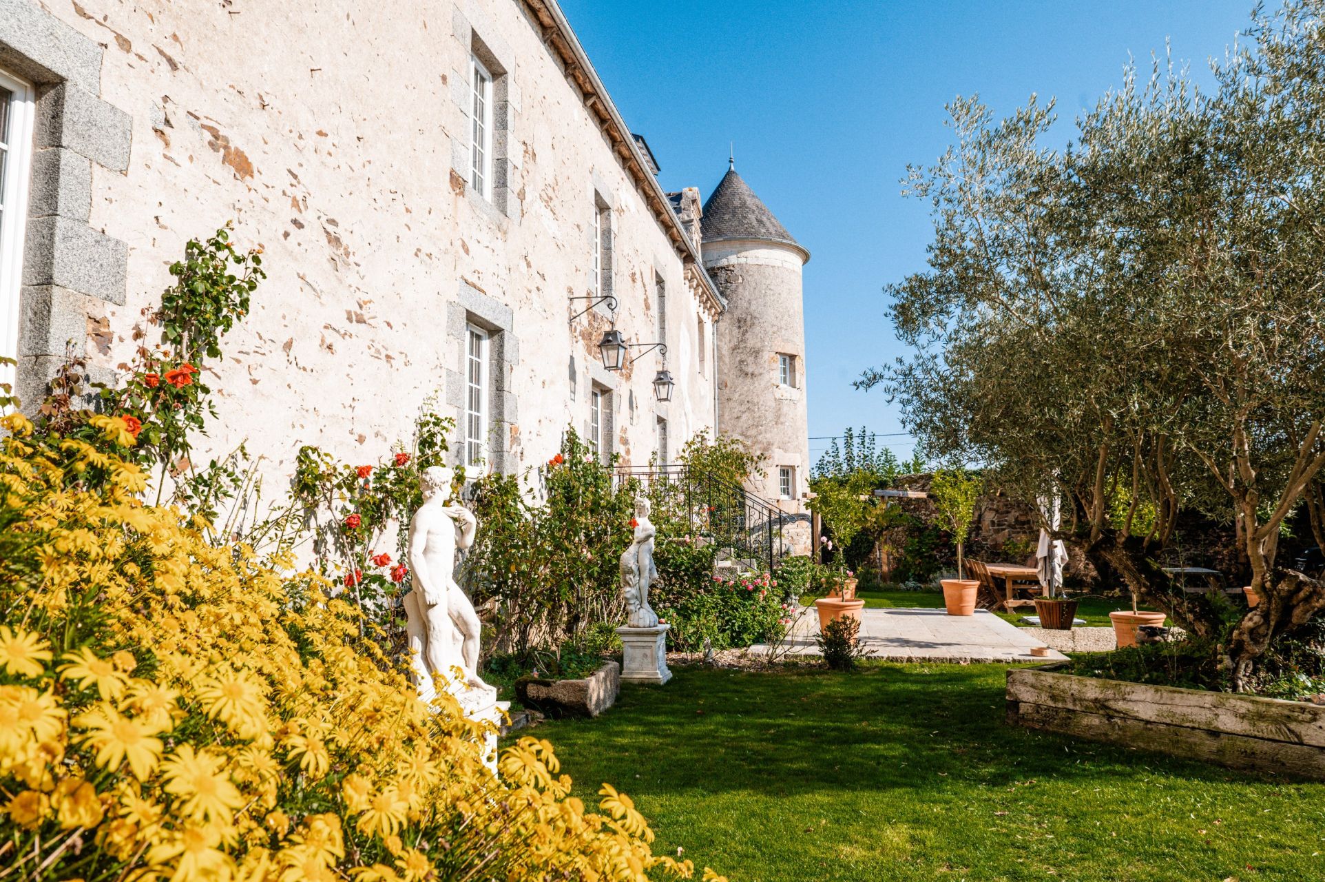manor house 10 Rooms for seasonal rent on BINIC ETABLES SUR MER (22680)