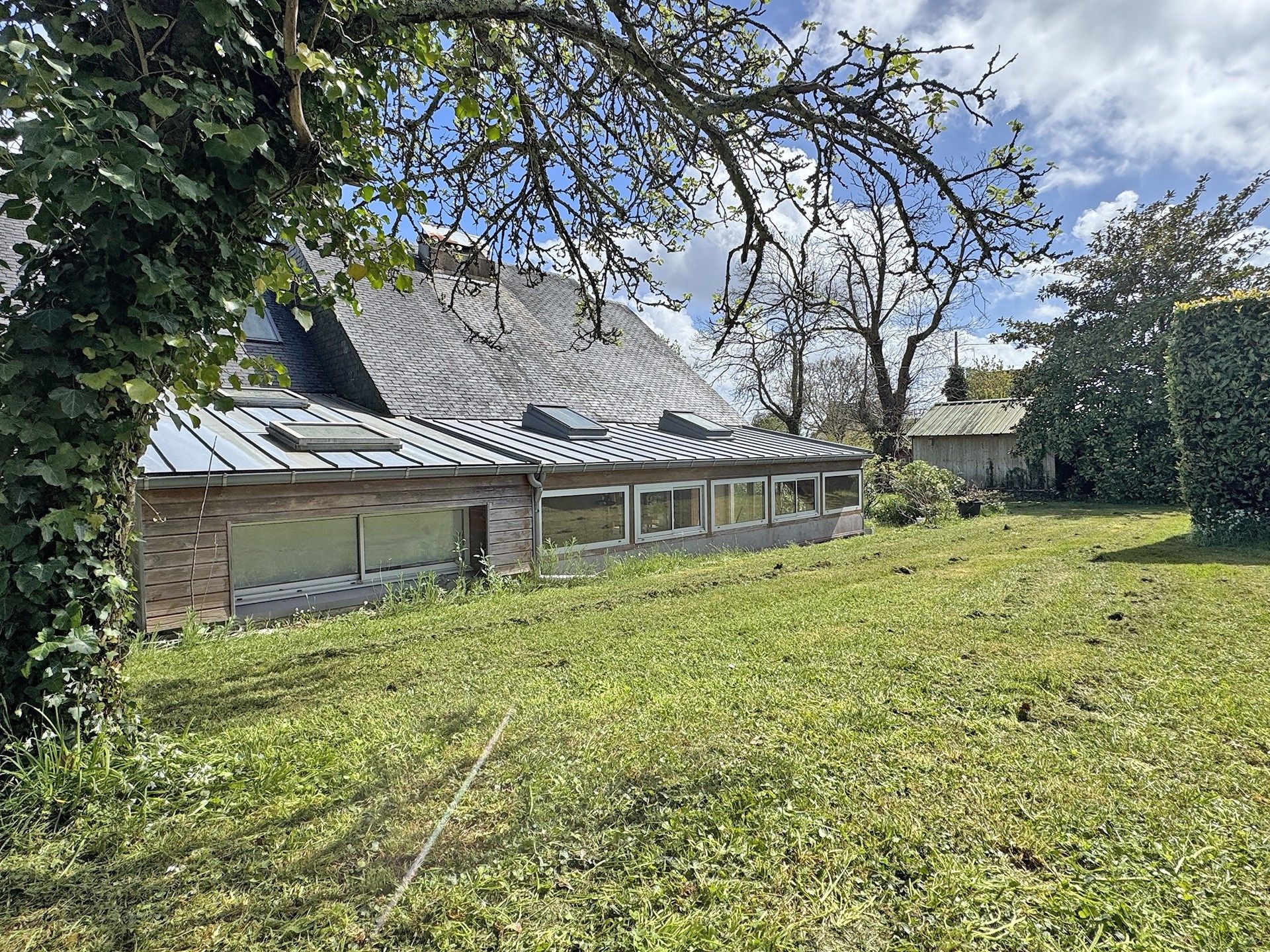house 10 Rooms for sale on QUIMPER (29000)