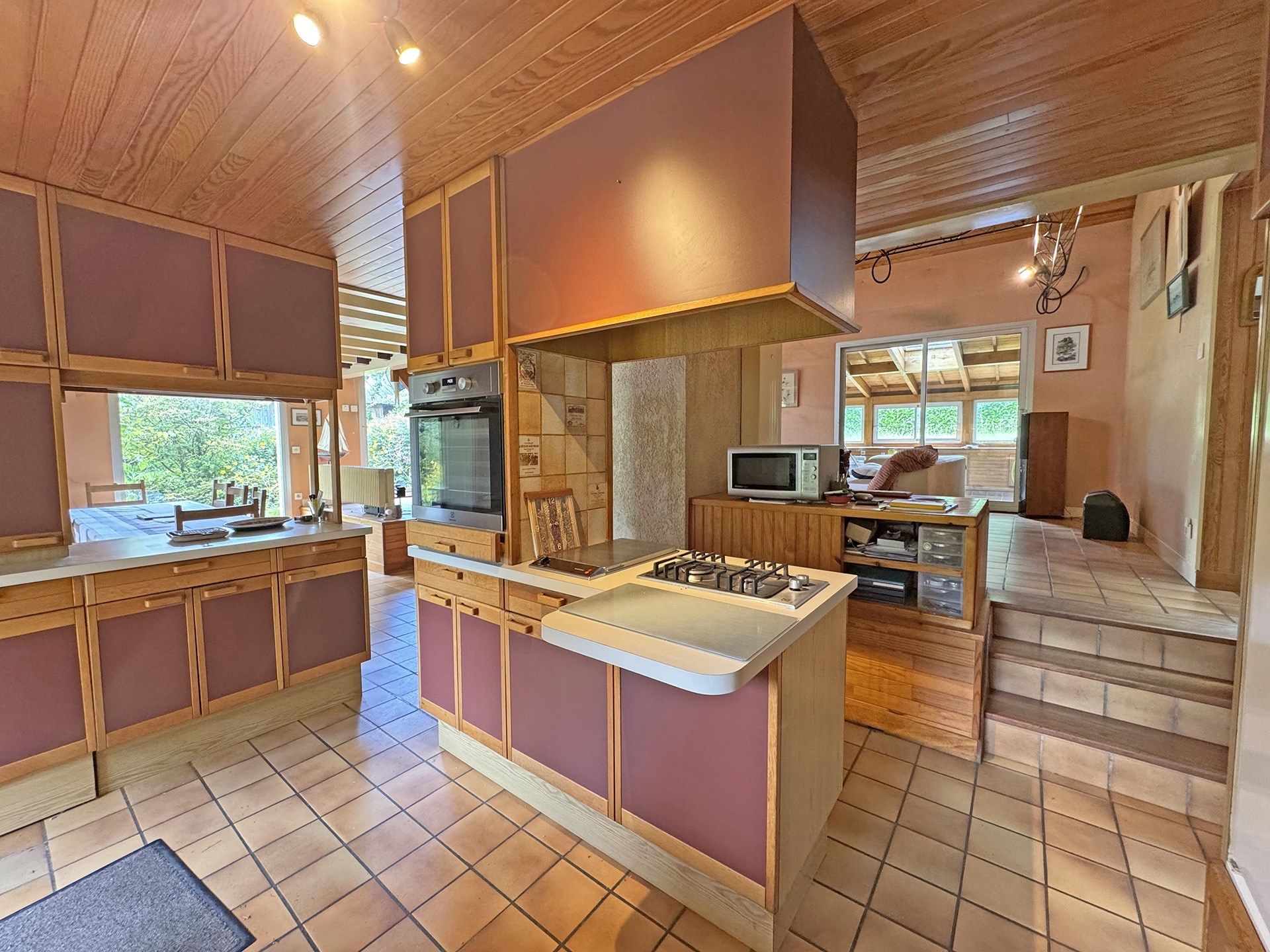 house 10 Rooms for sale on QUIMPER (29000)