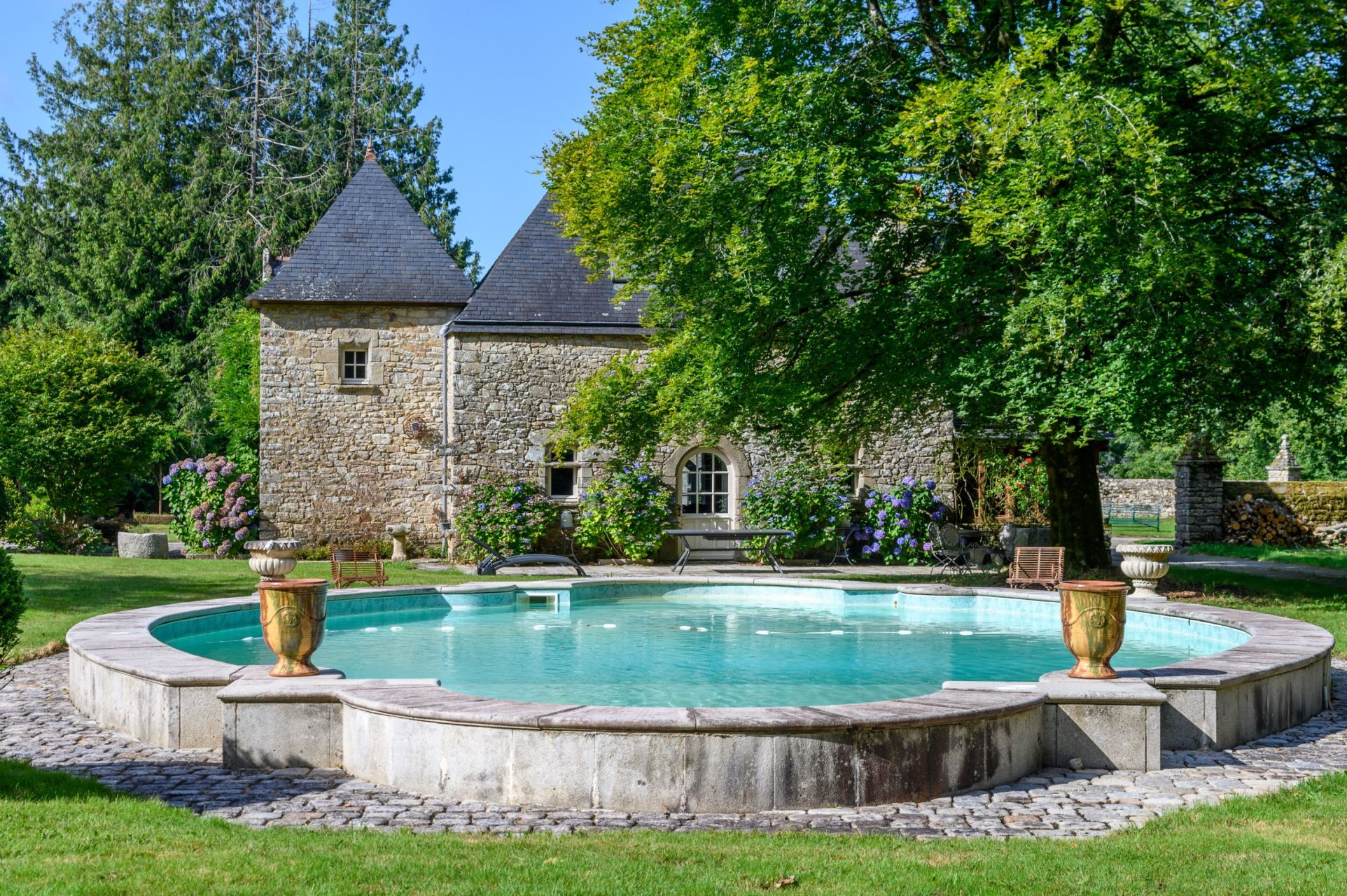 manor house 14 Rooms for sale on LA VRAIE CROIX (56250)