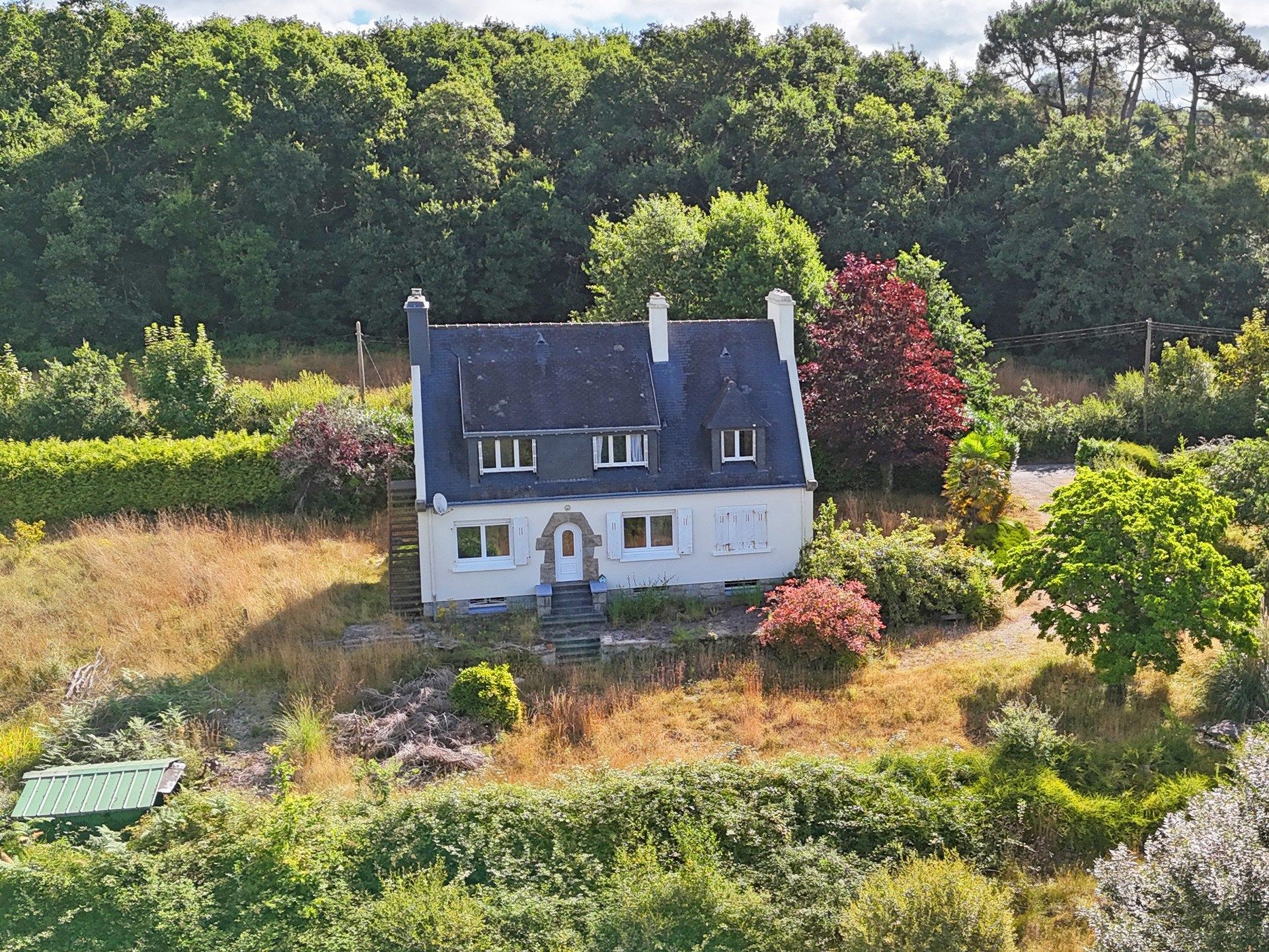 house 7 Rooms for sale on QUIMPER (29000)