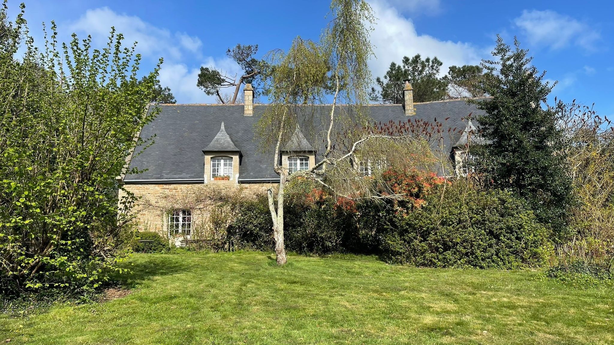house 7 Rooms for sale on DOUARNENEZ (29100)