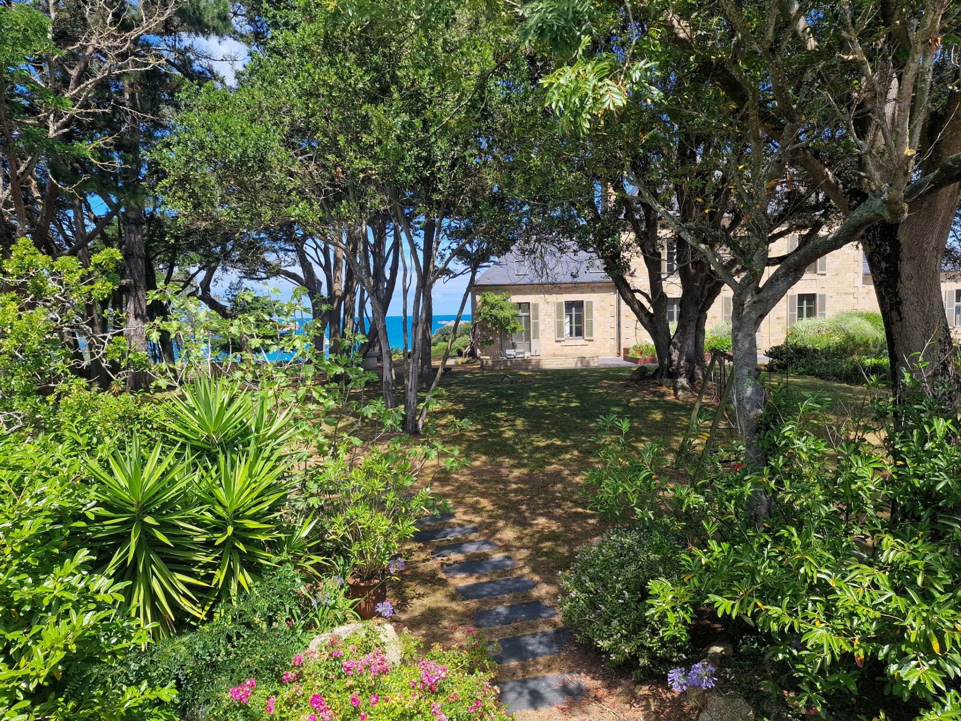 villa 16 Pièces en vente sur PENVENAN (22710)