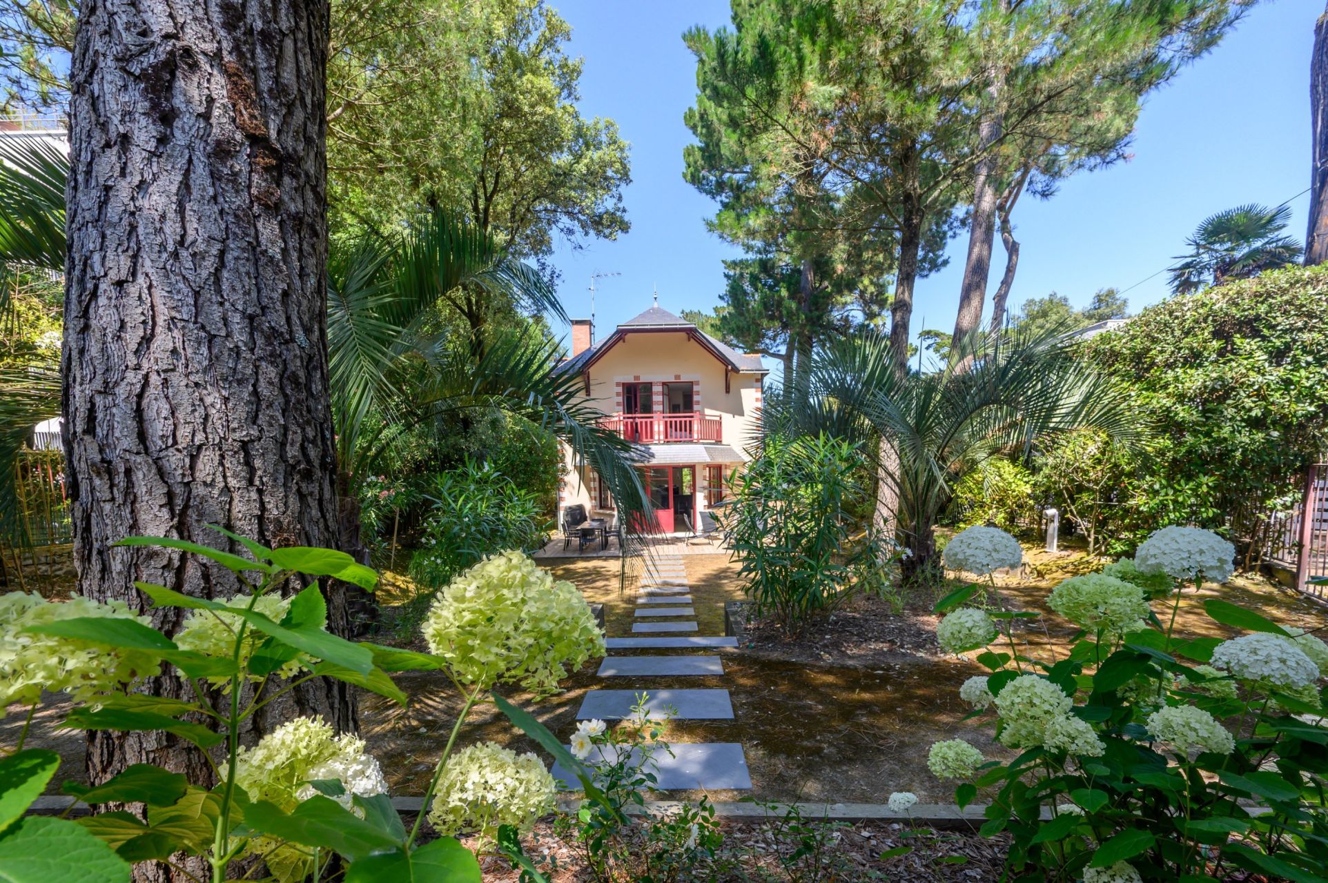 house 7 Rooms for sale on LA BAULE (44500)