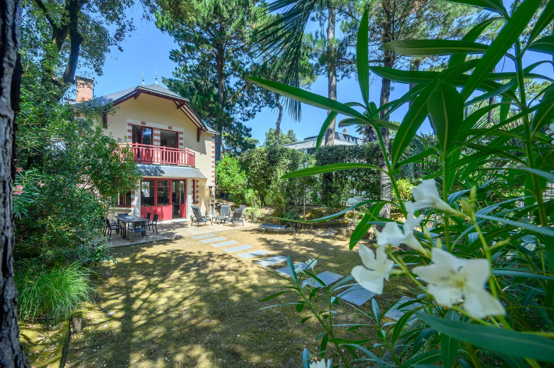 house 7 Rooms for sale on LA BAULE (44500)