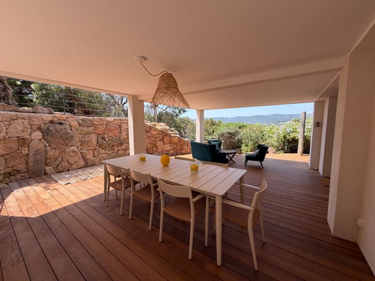 house 6 Rooms for seasonal rent on PORTO VECCHIO (20137)
